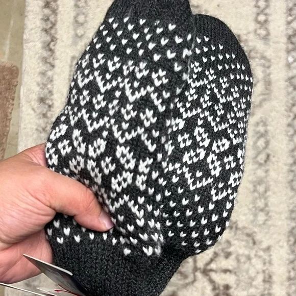 Igloos Black and White Snowflake Mittens - Picture 3 of 5